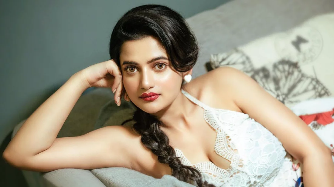 সঞ্জয়লীলা বানসালির হাত ধরে ওটিটিতে ঊষসীর অভিষেক