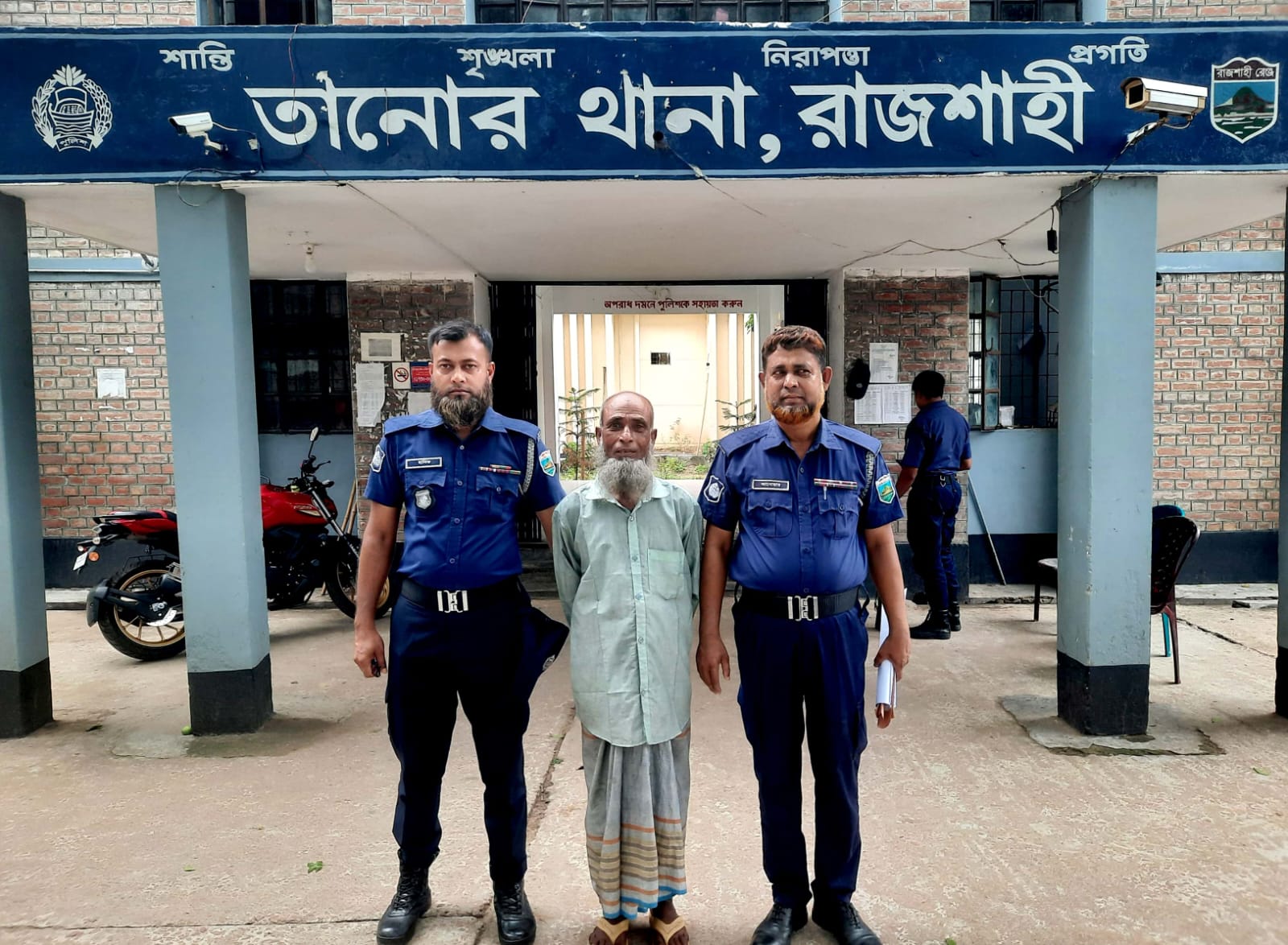 তানোরে বুদ্ধি প্রতিবন্ধী যুবতীকে ধর্ষনের অভিযোগে গ্রেপ্তার ১