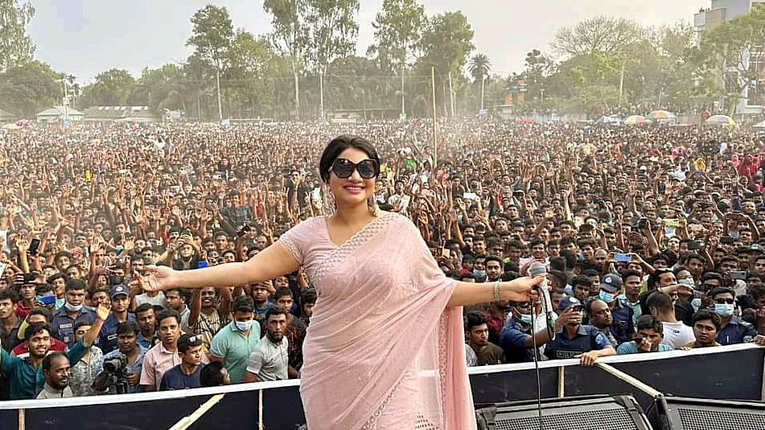 শ্রোতাদের নিরাশ করতে চান না আঁখি আলমগীর