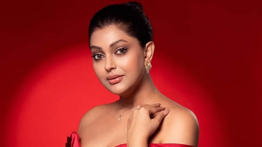 ফেসবুকে পোস্ট করে তোপের মুখে নিপুণ