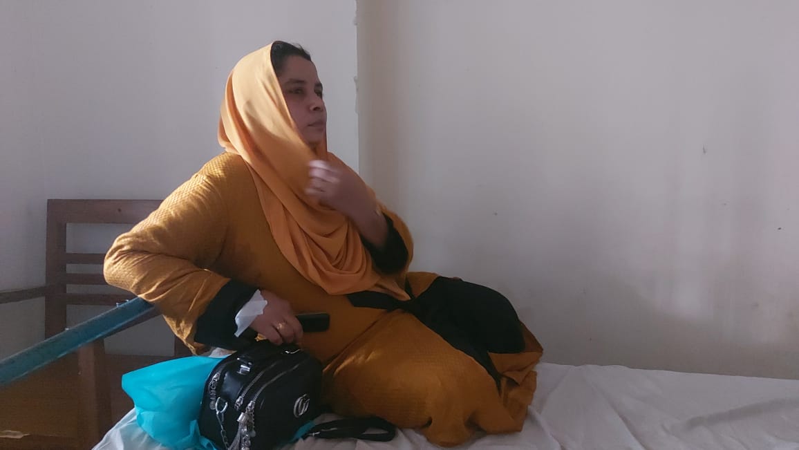 দুর্গাপুরে সেনাসদস্যের বাড়িতে স্ত্রীর স্বীকৃতির দাবিতে নারীর অনশন, নির্যাতনে হাসপাতালে ভর্তি