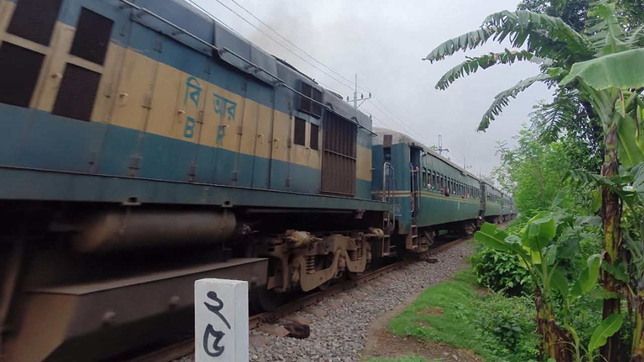এক বছর ধরে বন্ধ উত্তরা এক্সপ্রেস ট্রেন
