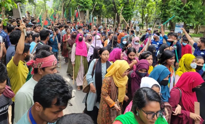 বিক্ষোভে উত্তাল রাবি ক্যাম্পাস