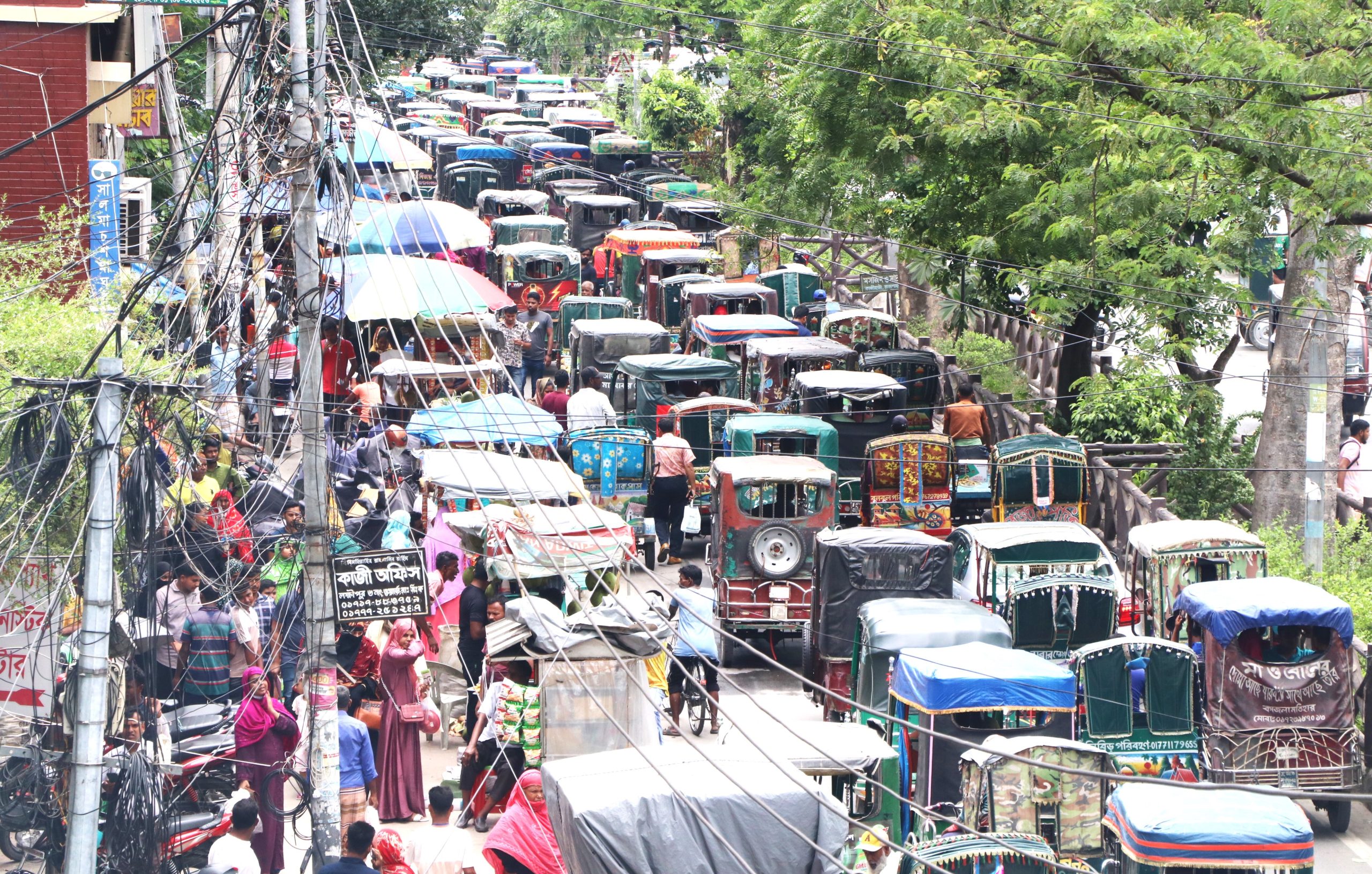 কারফিউ সিথিলে নগর জীবন স্বাভাবিক