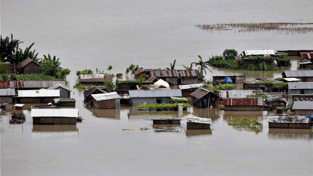 আসামে ব্যাপক বন্যা : পানিবন্দি ১৯ জেলায় ৬ লক্ষাধিক মানুষ