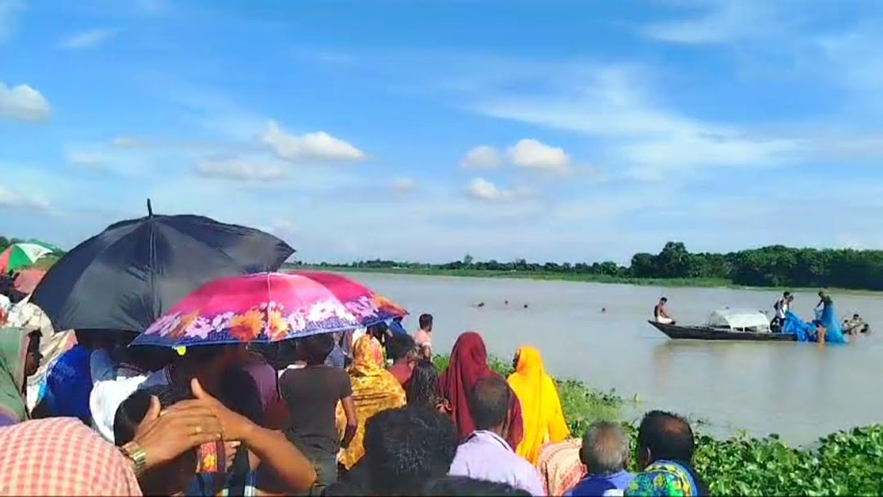 নাটোরে পদ্মায় গোসলে নেমে দুই ভাইসহ তিন শিশু নিখোঁজ