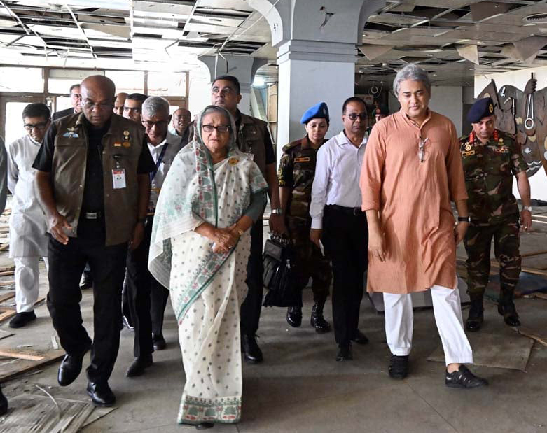 বিটিভি’র ধ্বংসাত্মক ভবন পরিদর্শনে প্রধানমন্ত্রী