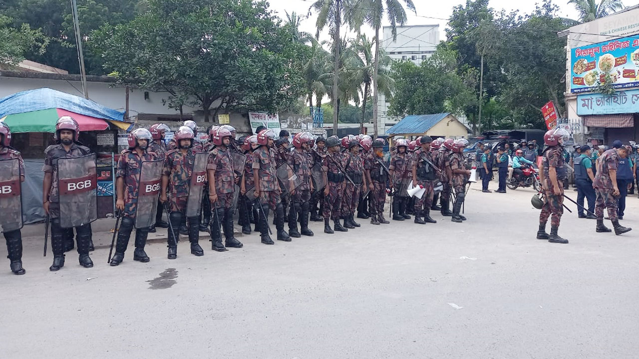 রাজশাহীতে ৪ প্লাটুন বিজিবি মোতায়েন