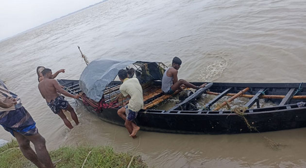 গোদাগাড়ীতে পদ্মায় তলিয়ে গেলো ১১ জেলের নৌকা-জাল