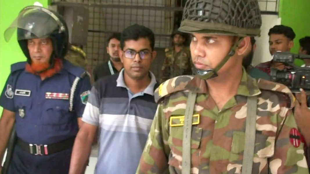 নাটোরে কলেজছাত্রীকে কুপ্রস্তাব, শিক্ষক আটক