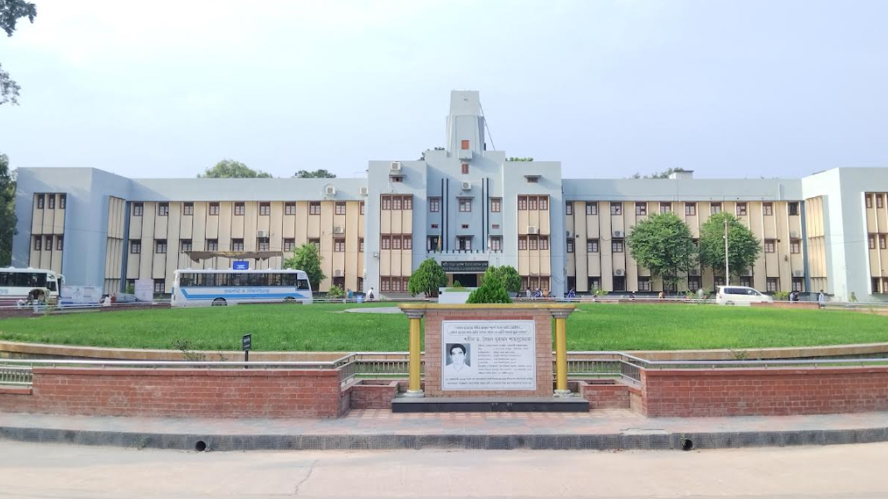 রাবির তিন হলের প্রাধ্যক্ষ ও আবাসিক শিক্ষকদের পদত্যাগ