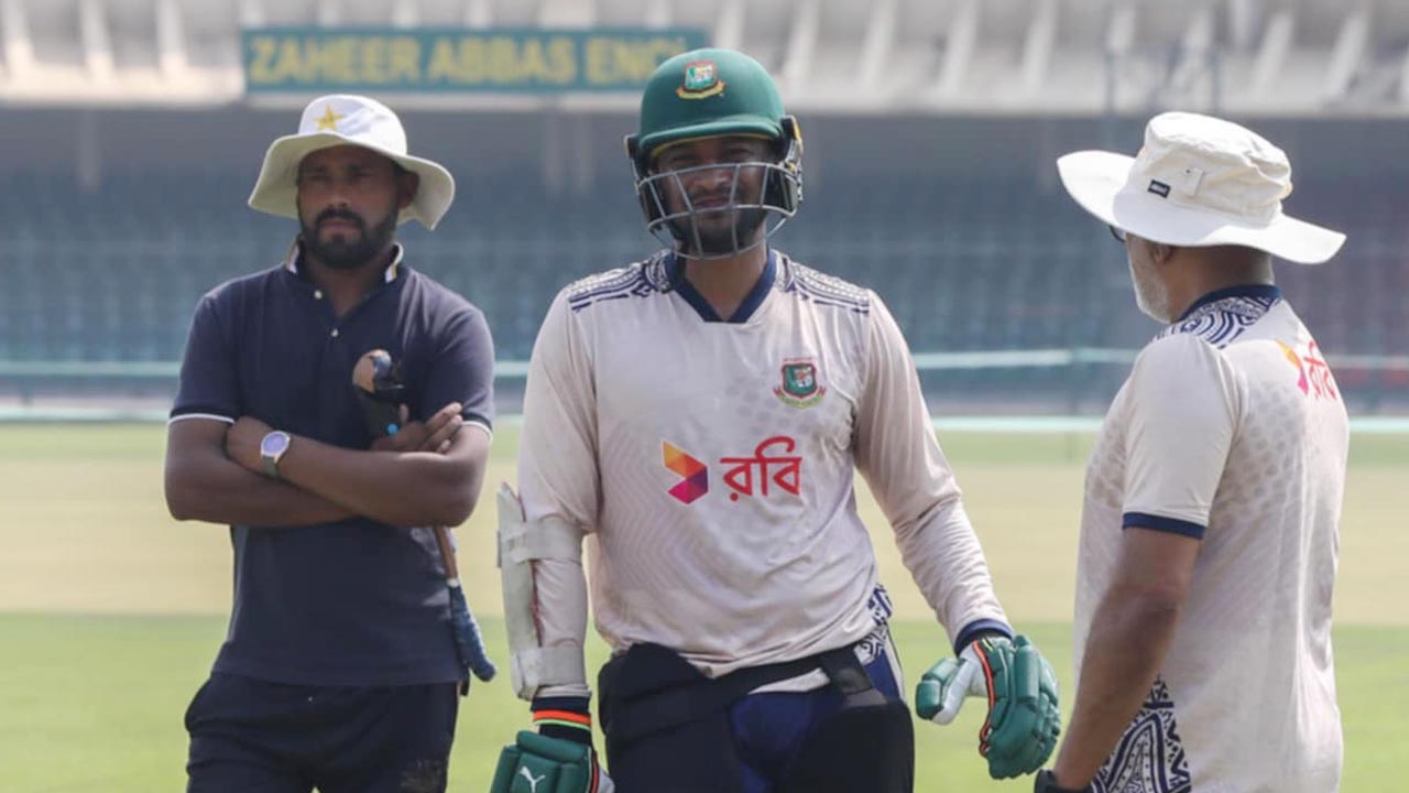 পাকিস্তানে দলের সঙ্গে অনুশীলনে সাকিব