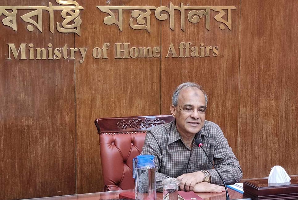 ‘পুলিশের ঘুষ বাণিজ্য ও চাঁদাবাজি থেকে বেরিয়ে এসে জনকল্যাণে কাজ করতে হবে’