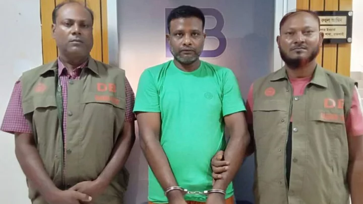 পুলিশকে বদলির ভয় দেখিয়ে টাকা আদায়ের অভিযোগে যুবক গ্রেপ্তার