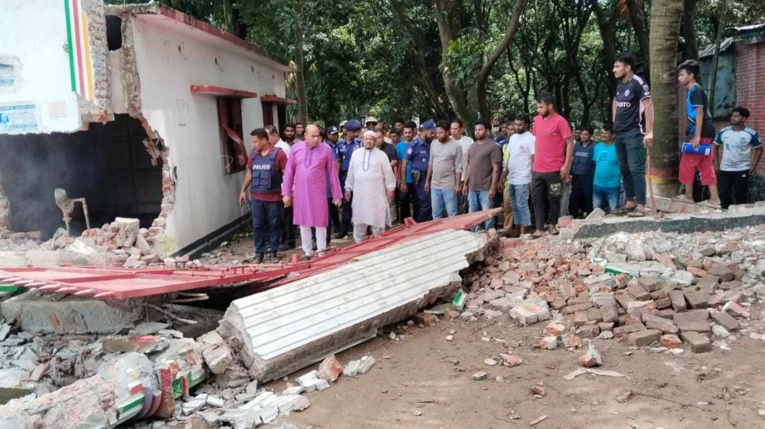 দেওয়ানবাগ দরবারে ভাঙচুর, লুটপাট ও অগ্নিসংযোগ