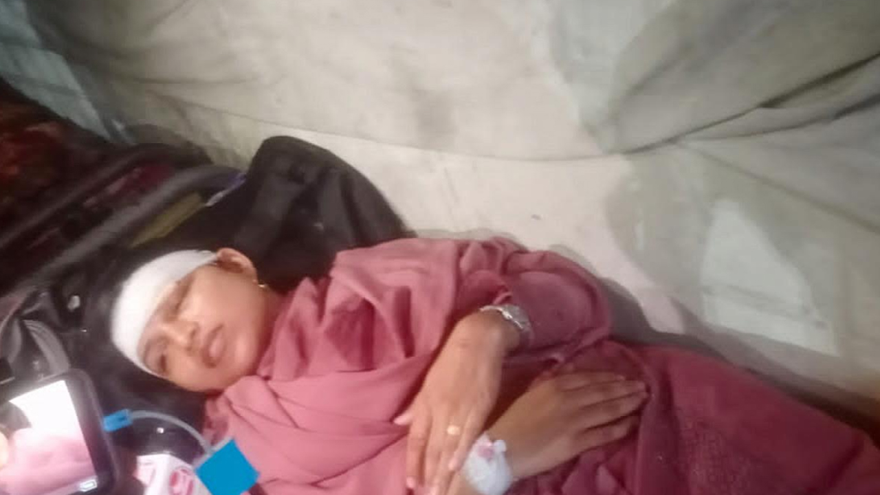 প্রণোদনা না পেয়ে নারী কৃষি কর্মকর্তার মাথায় রড দিয়ে আঘাত