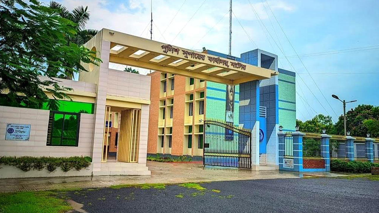 নাটোরের ৭ থানার ওসিকে বদলি