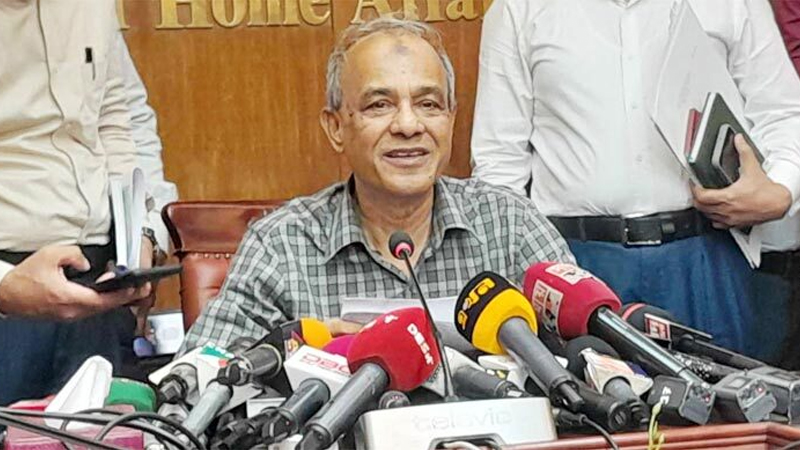ধীরে ধীরে উন্নত হচ্ছে পুলিশের ইমেজ: স্বরাষ্ট্র উপদেষ্টা