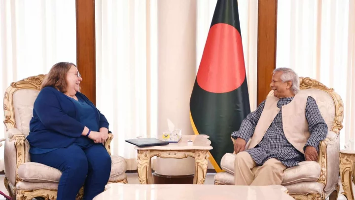 প্রধান উপদেষ্টার সঙ্গে মার্কিন দূতাবাসের শার্জে দ্য’ফেয়ারের সাক্ষাৎ
