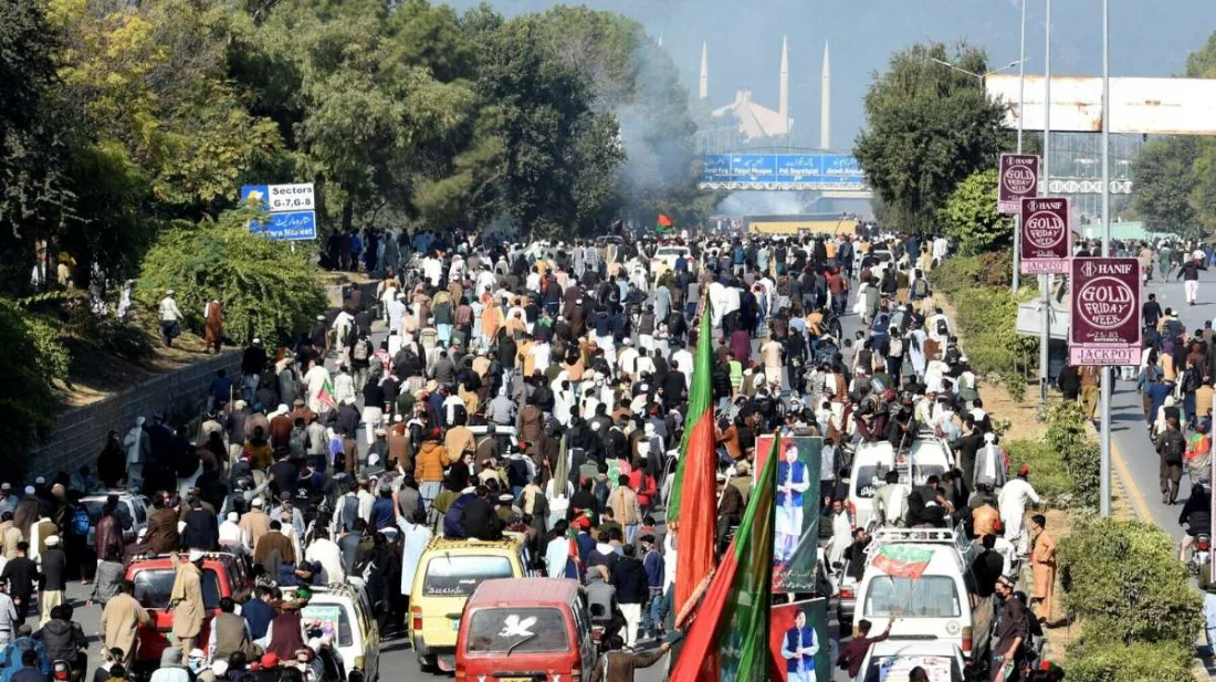 ইসলামাবাদে ব্যাপক ধরপাকড়, বিক্ষোভ কর্মসূচি প্রত্যাহার পিটিআইয়ের