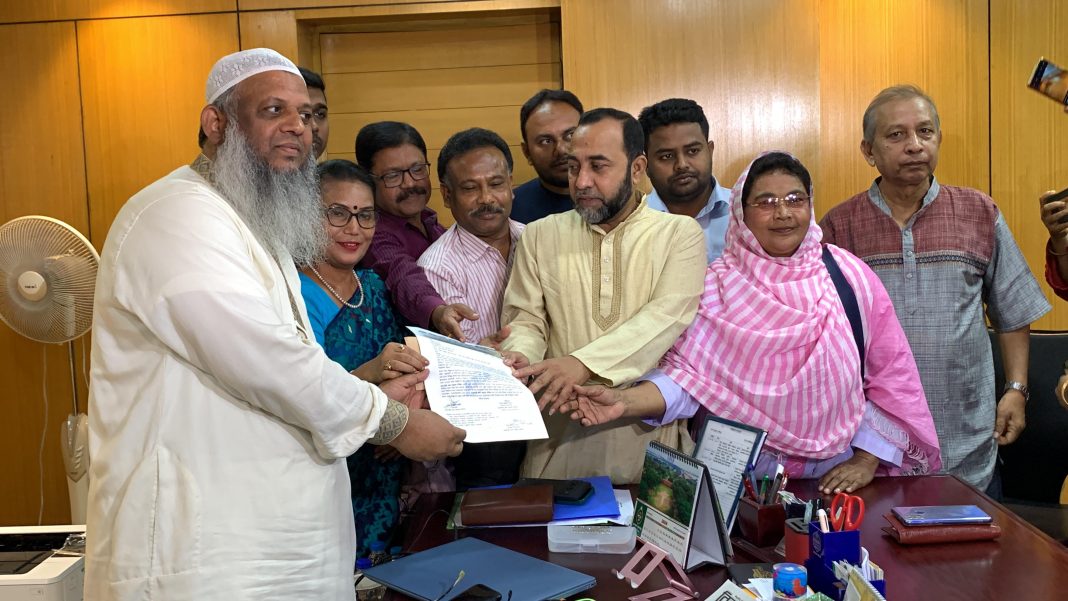 উত্তরা মেইল চালুর দাবিতে রাজশাহীতে স্মারকলিপি প্রদান