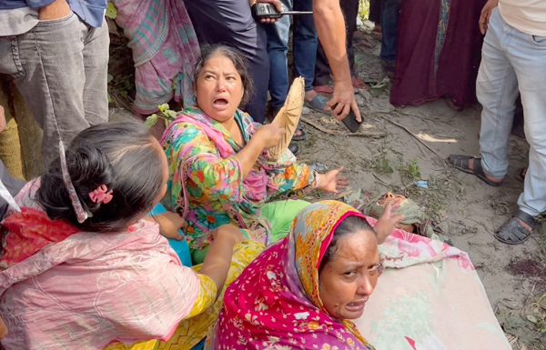 ঈশ্বরদীতে প্রকাশ্যে যুবলীগ কর্মীকে গুলি করে ও কুপিয়ে হত্যা