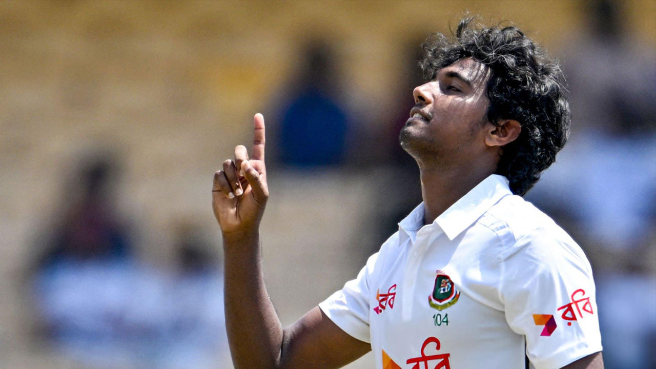 জোড়া উইকেটে নতুন ইতিহাস লিখলেন হাসান