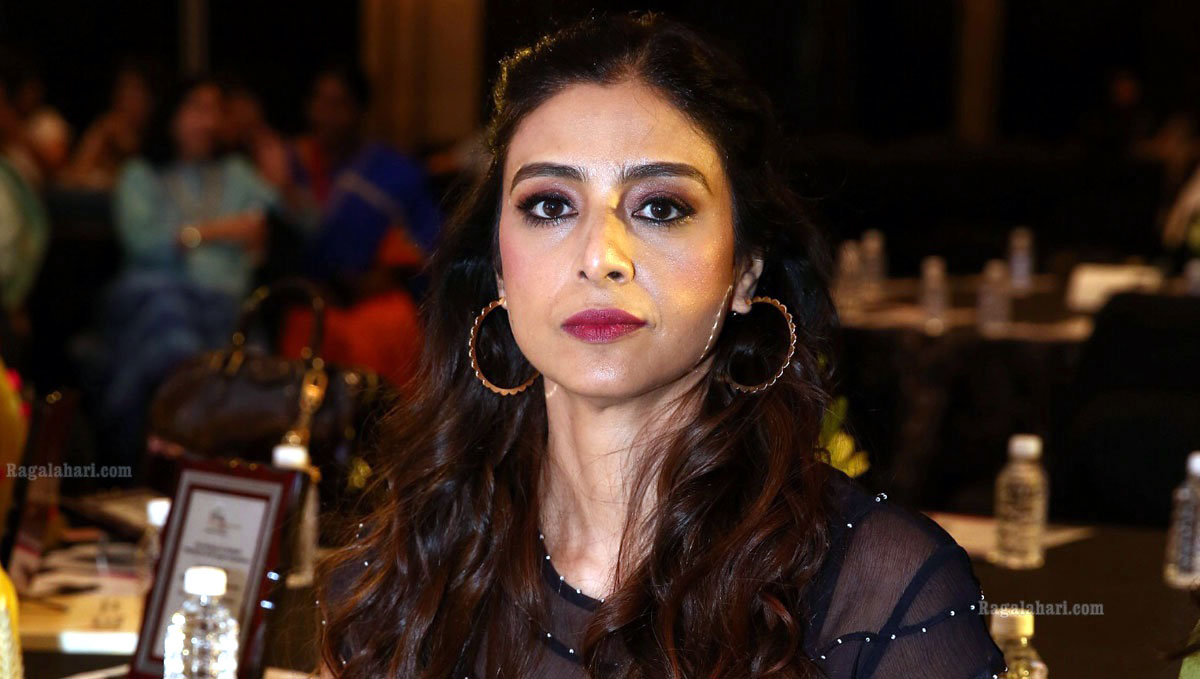 ৫৪ বছরেও বিয়ে না করার কারণ জানালেন টাবু