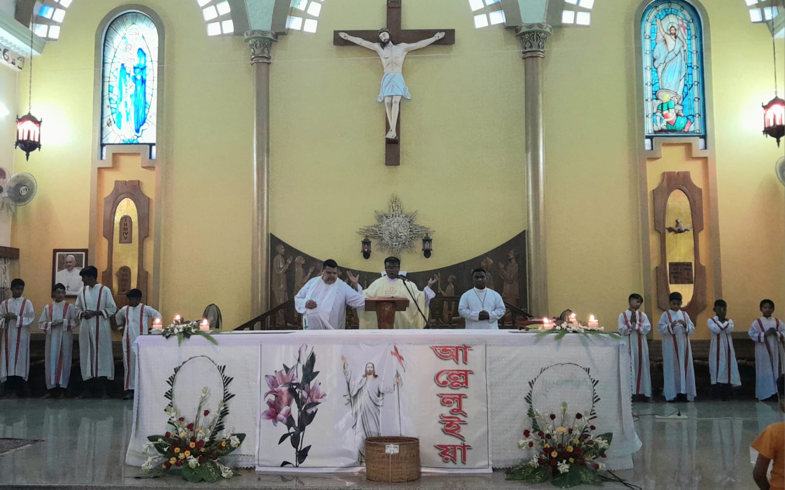 বড়াইগ্রাম সহ জেলার সকল খ্রিস্টান ধর্মপল্লীগুলোতে ইস্টার সানডে পালিত