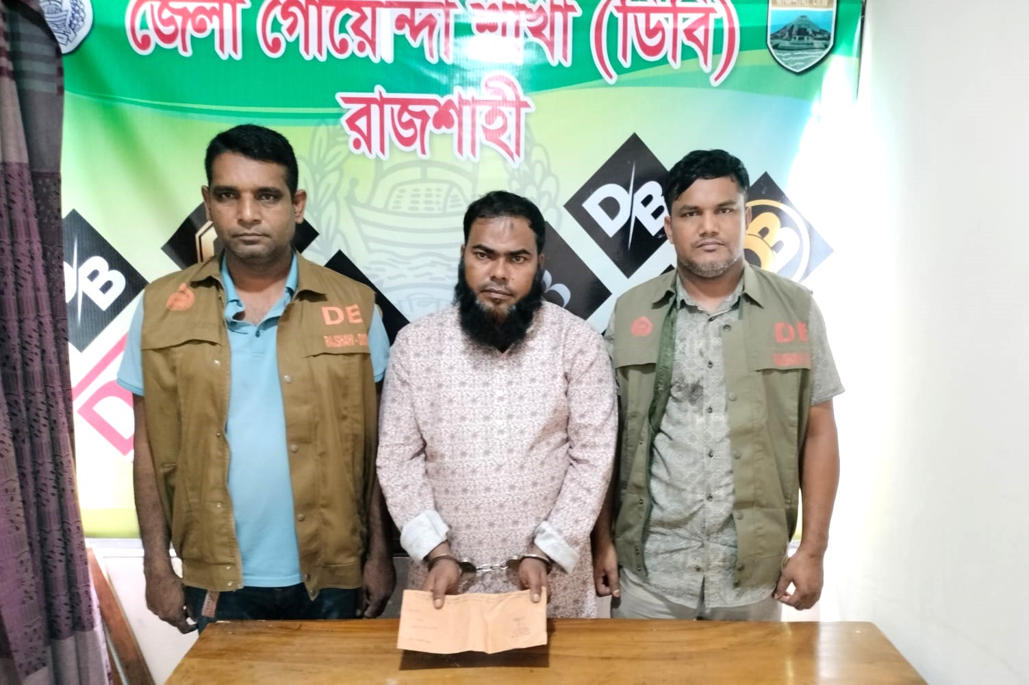 রাজশাহীর গোদাগাড়ীতে ১০০ গ্রাম হেরোইনসহ গ্রেফতার ১