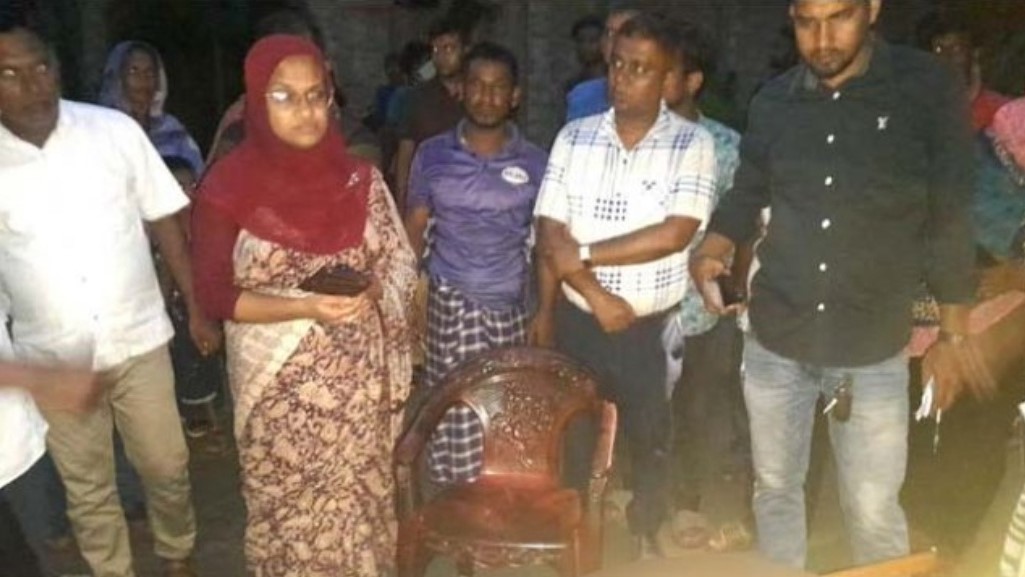 বাঘায় ঝড়ে ভেঙে পড়া গাছের চাপায় এক গৃহবধূর মৃত্যু