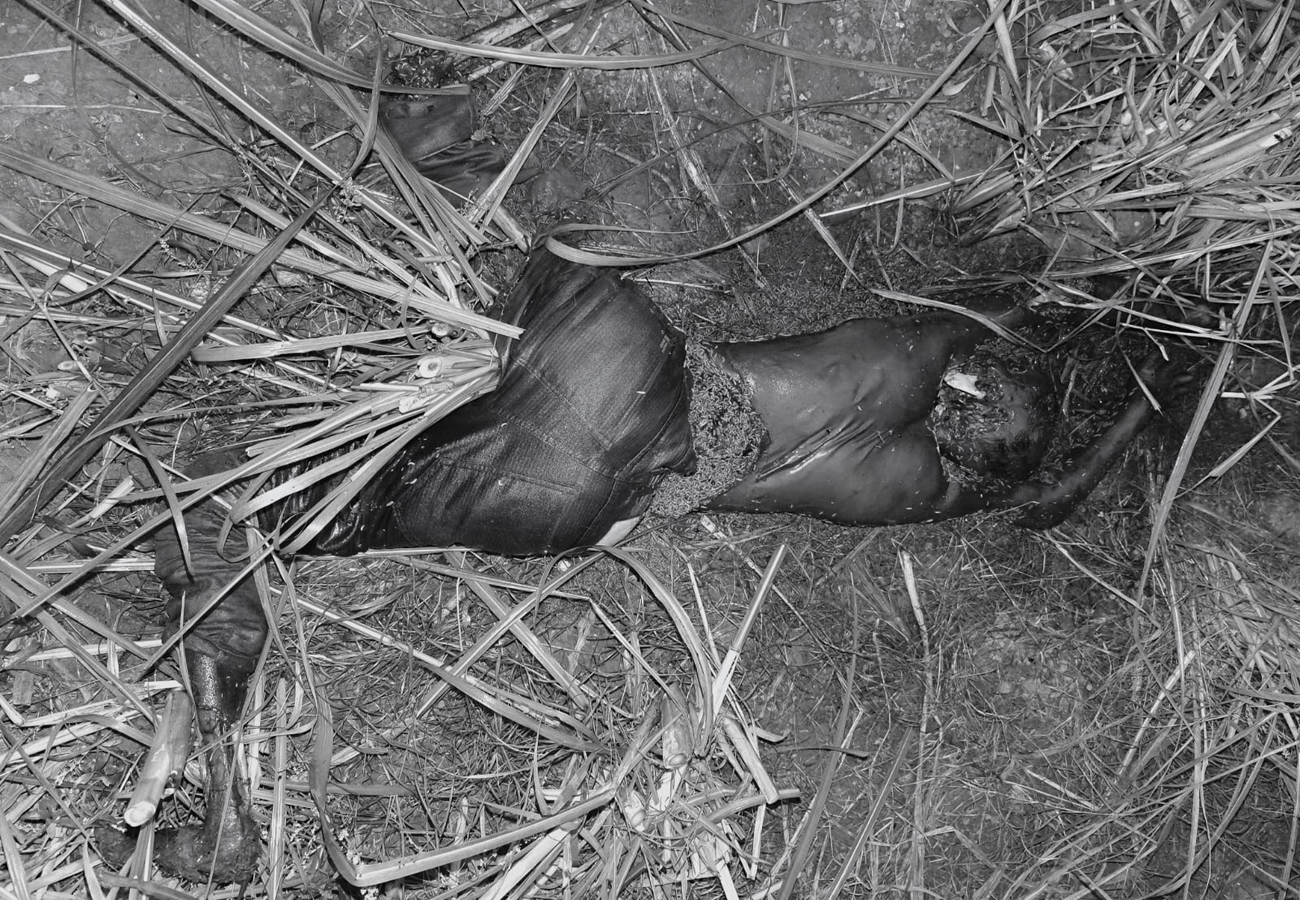 পুঠিয়ায় আখ ক্ষেতে অর্ধগলিত ব্যাক্তির লাশ
