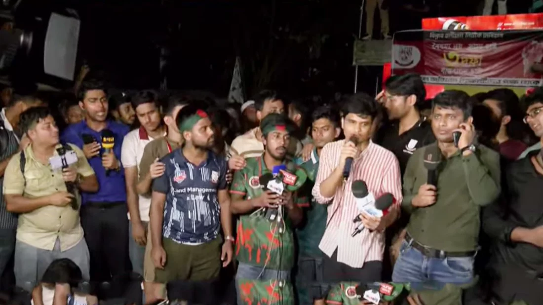 দাবি মানার আশ্বাসে গণঅনশন ভাঙলেন জবি শিক্ষক-শিক্ষার্থীরা