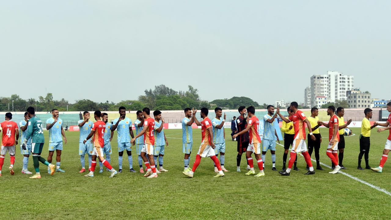 ভারত-পাকিস্তানি ফুটবলারের ‘বাংলাদেশি’ পরিচয় নিয়ে প্রশ্ন ফুটবলাঙ্গনে