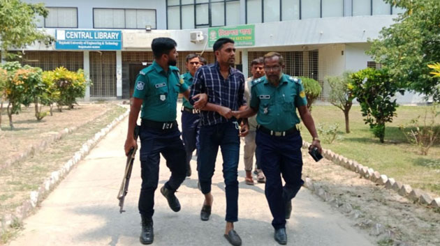 রুয়েট নিরাপত্তা কর্মকর্তা মামলার আসামি হিসেবে শিক্ষার্থীদের হাতে গ্রেপ্তার