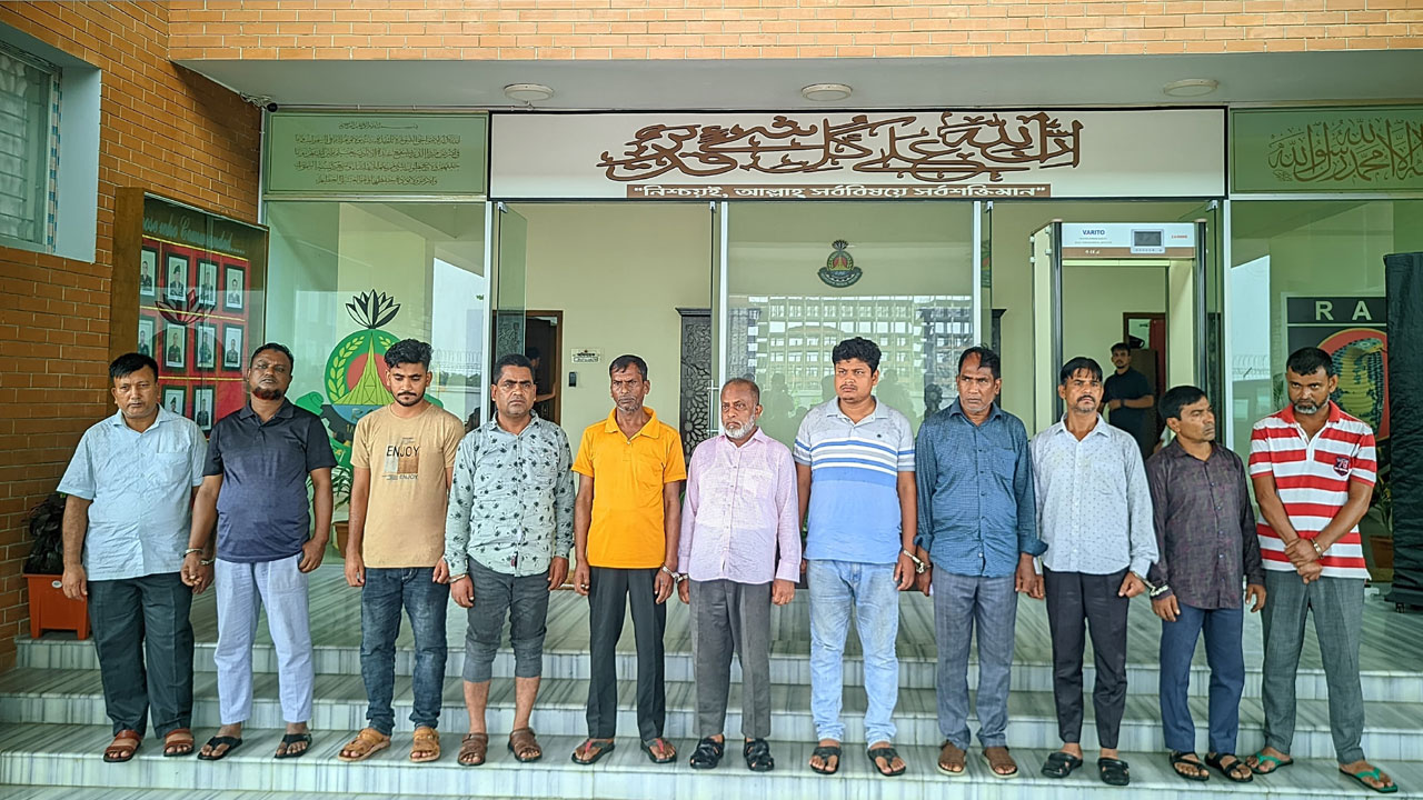 রংপুরে অজ্ঞান পার্টির মূলহোতাসহ গ্রেপ্তার ১১