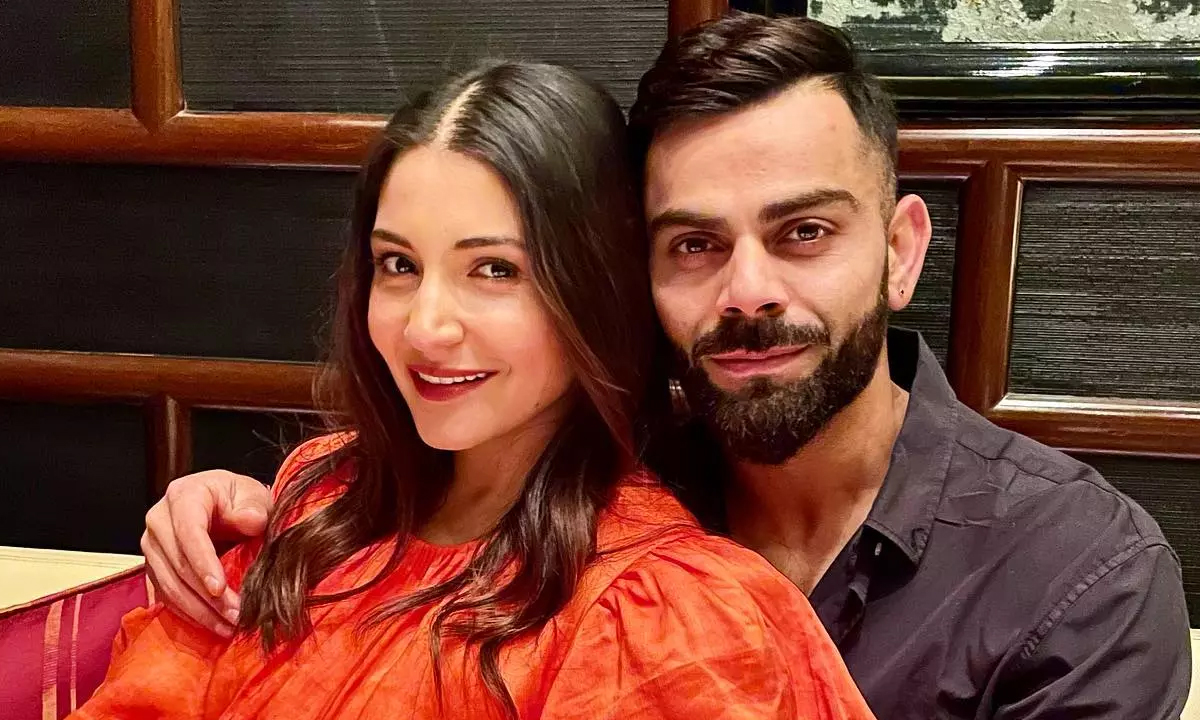 নার্ভাস হয়ে আনুশকাকে উদ্ভট প্রশ্ন, নিজেকে ‘গাধা’ বললেন বিরাট!