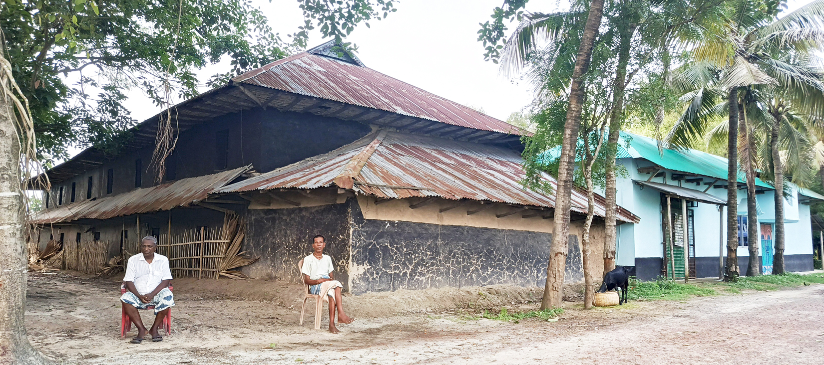 তানোরে নতুন ভাবে তৈরি না হওয়ায় গ্রামাঞ্চল থেকে হারিয়ে যাচ্ছে গ্রামের এসি মাটির বাড়ি