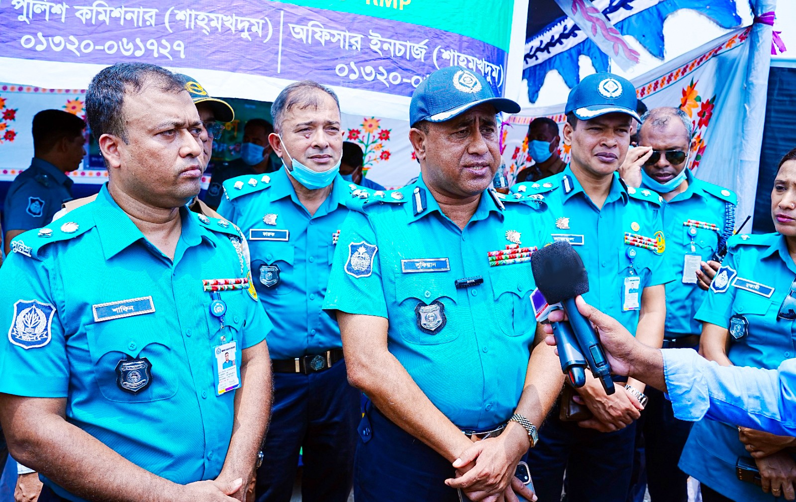 নিরাপদে পশু ক্রয়-বিক্রয় নিশ্চিত করতে সিটি পশুর হাট পরিদর্শন করেন আরএমপি কমিশনার
