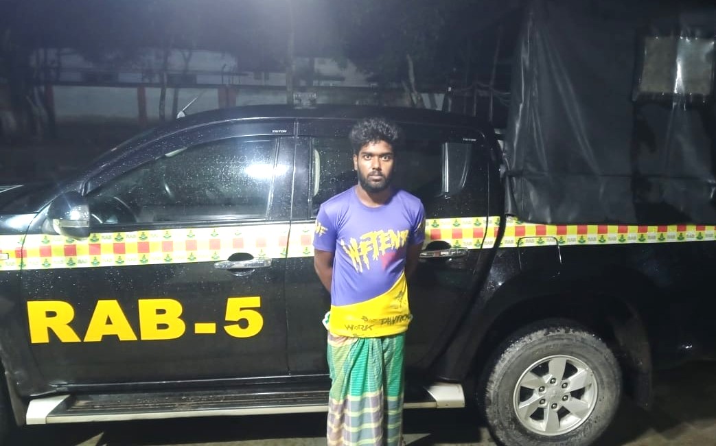 রাজশাহীতে আসামি ছিনিয়ে নিয়ে গণপিটুনি দিয়ে হত্যার ঘটনায় যুবক গ্রেপ্তার