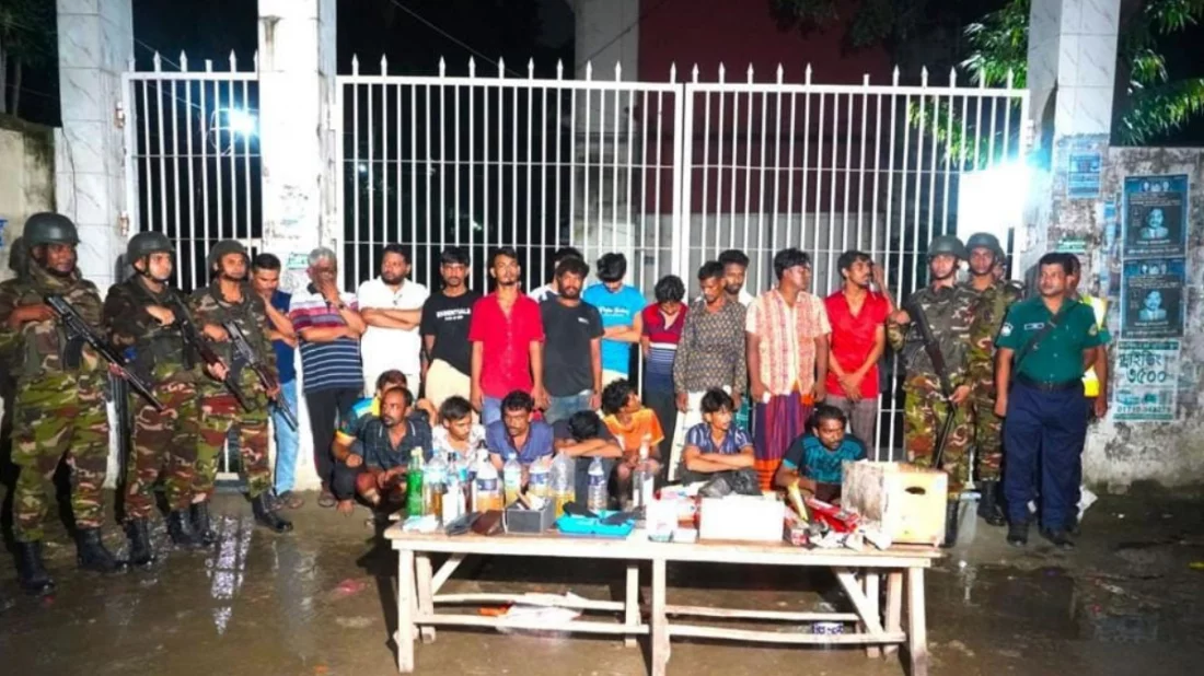 টঙ্গীর মাজার বস্তি থেকে ২৪ ছিনতাইকারী ও মাদক কারবারি গ্রেপ্তার