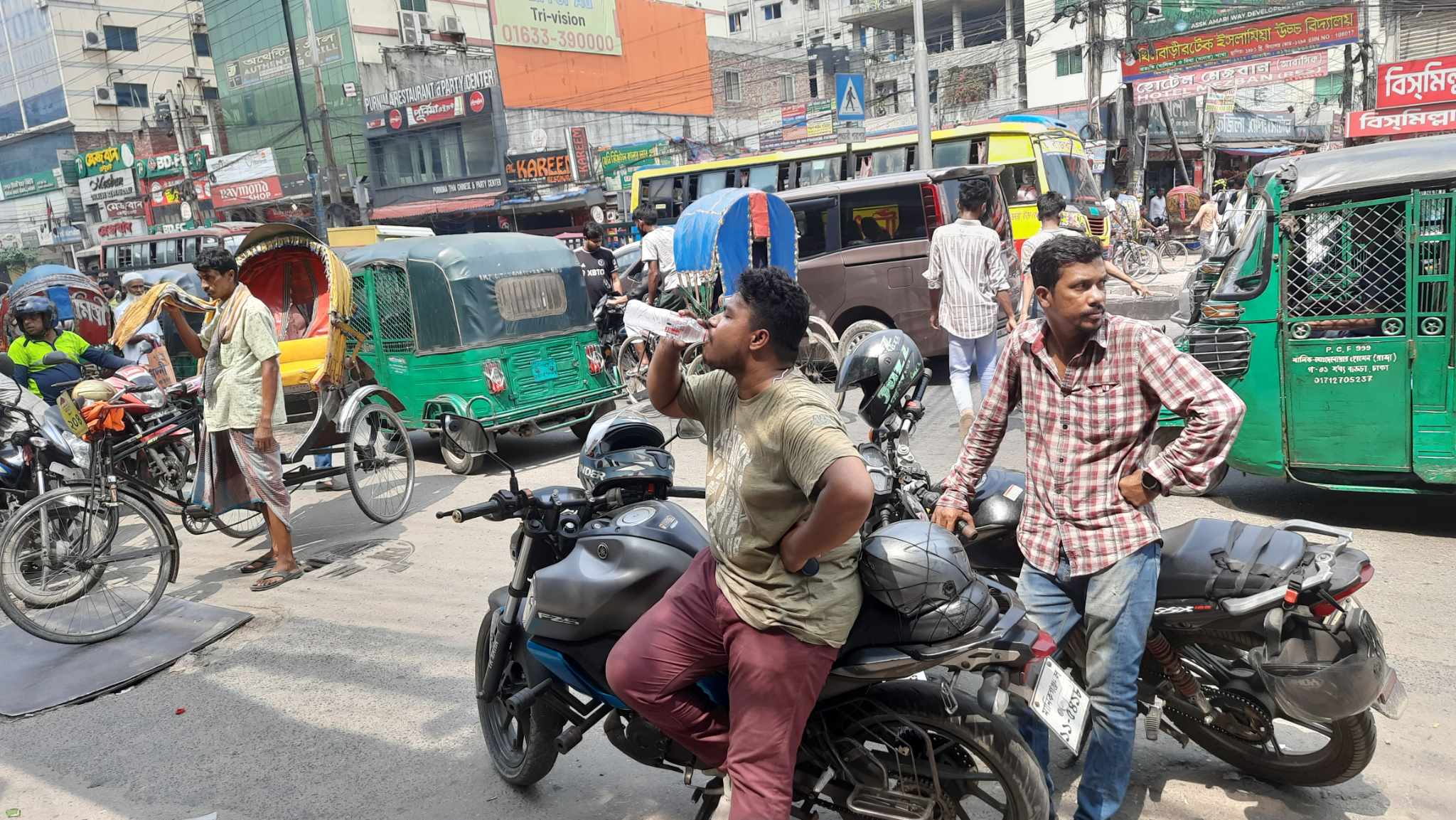গরমে হাঁসফাঁস ঢাকা, তাপমাত্রা ছুঁয়েছে ৩৫ ডিগ্রি সেলসিয়াসে