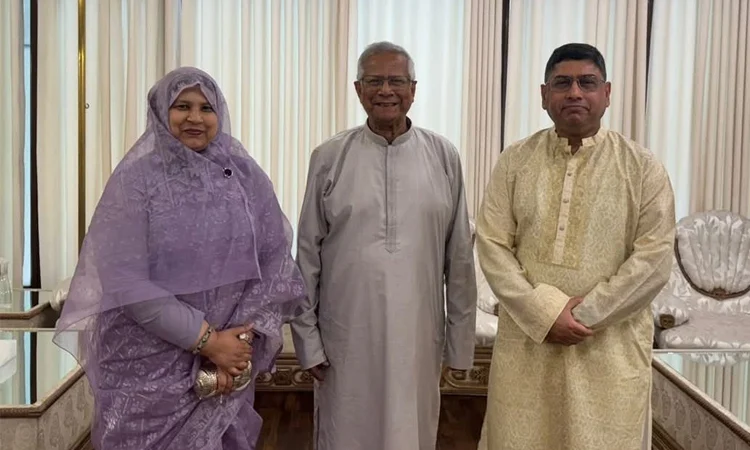 প্রধান উপদেষ্টার সঙ্গে সস্ত্রীক সাক্ষাৎ করেছেন সেনাপ্রধান