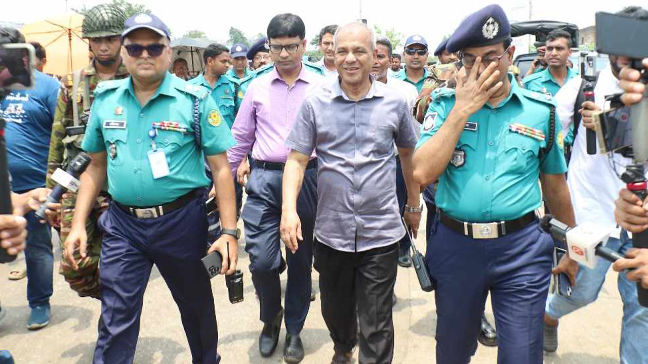 মহাসড়কে যানজটের কারণ জানালেন স্বরাষ্ট্র উপদেষ্টা