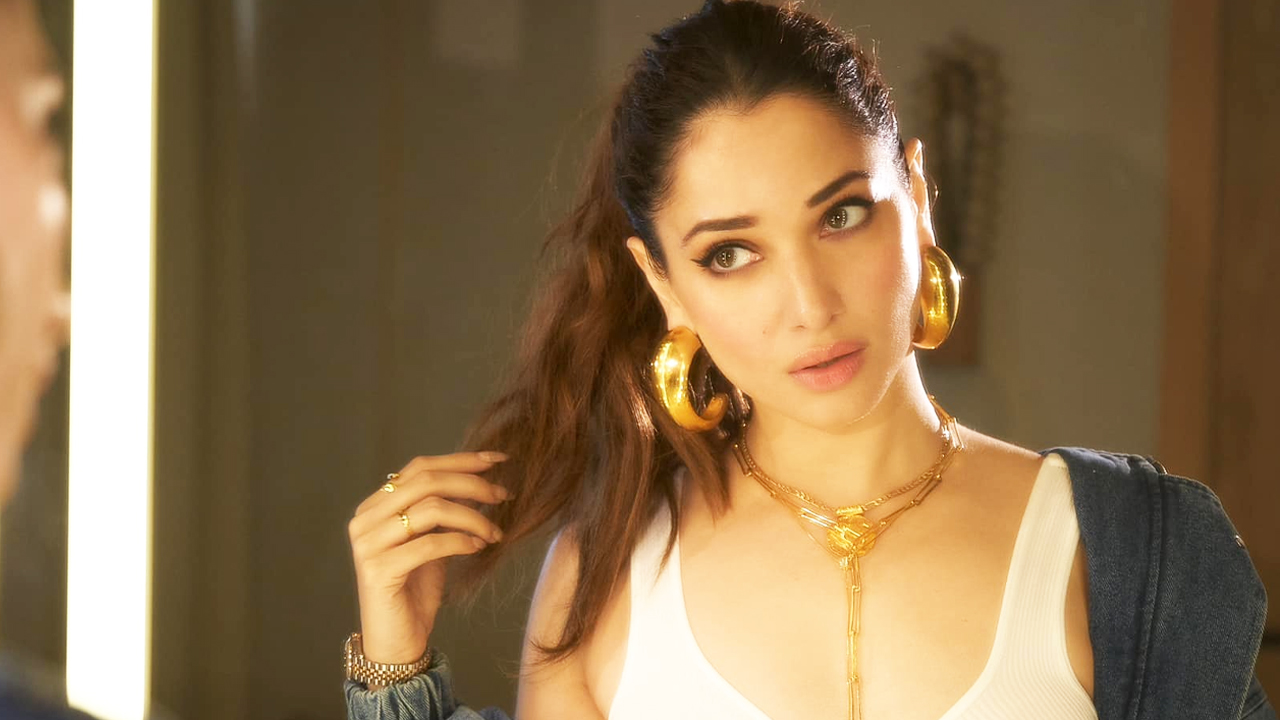 নিজের প্রেমেই হাবুডুবু খাচ্ছেন তামান্না!