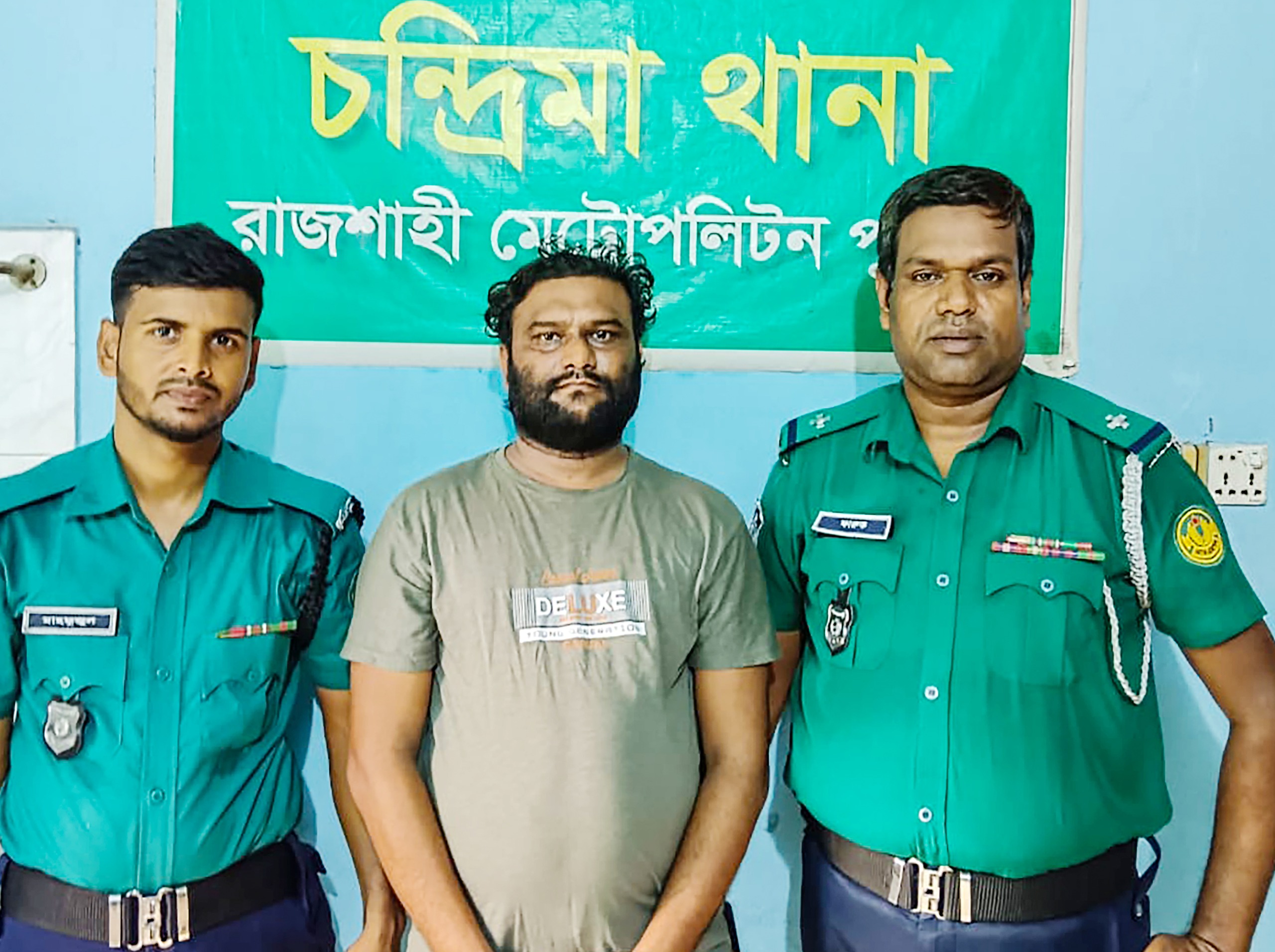 রাজশাহীতে পুলিশের অভিযানে হত্যা মামলার ওয়ারেন্টভুক্ত আসামি গ্রেপ্তার