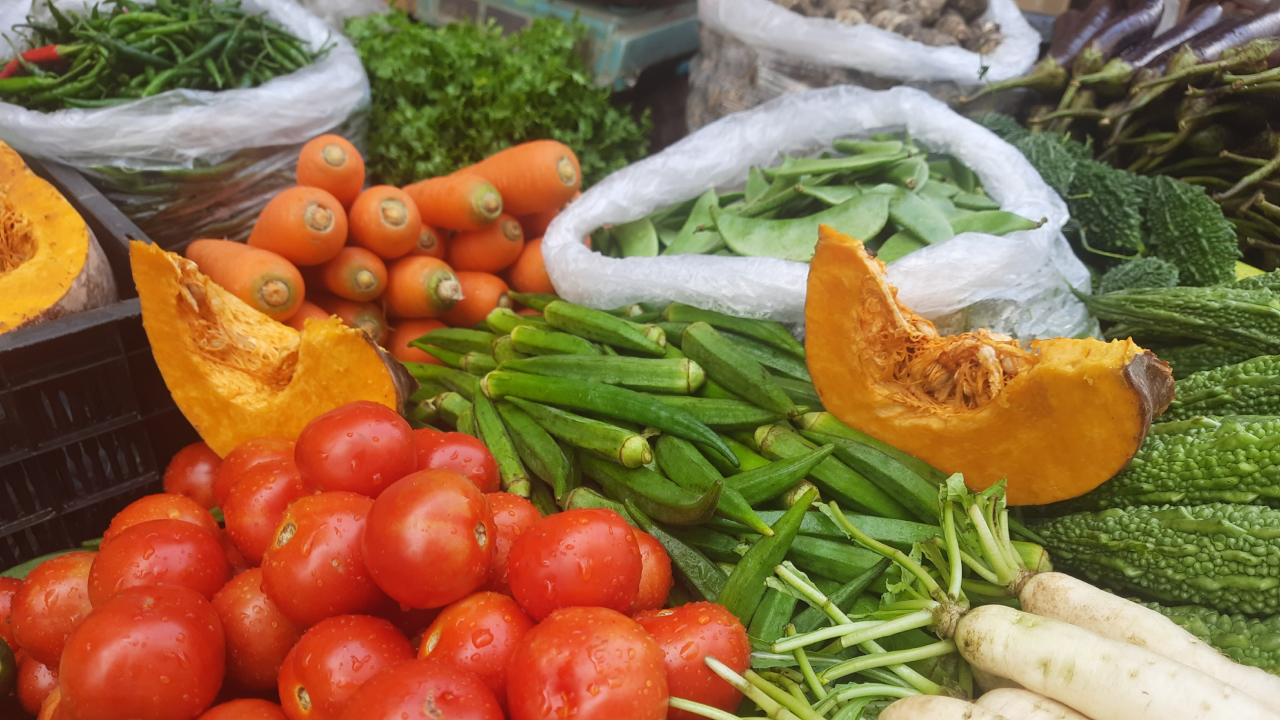 সবজির বাজারে দামের উত্তাপ, পুড়ছে ক্রেতার পকেট